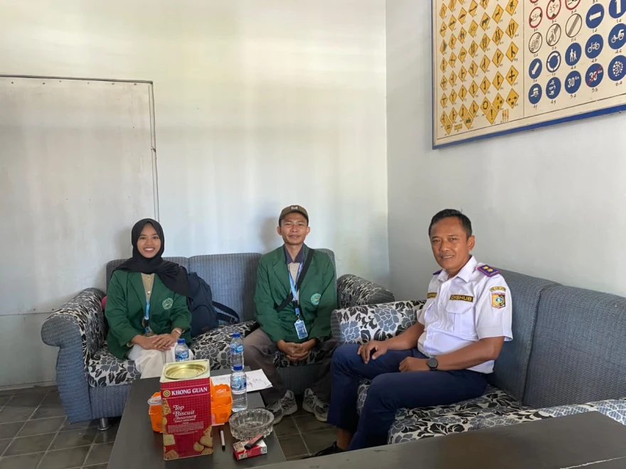 Mahasiswa KKN Desa Gunung Malang Dorong Peningkatan Infrastruktur Penerangan Jalan melalui Pengajuan Proposal LPJU dalam Audiensi Bersama Kepala Bidang Pengembangan & Teknik Dinas Perhubungan