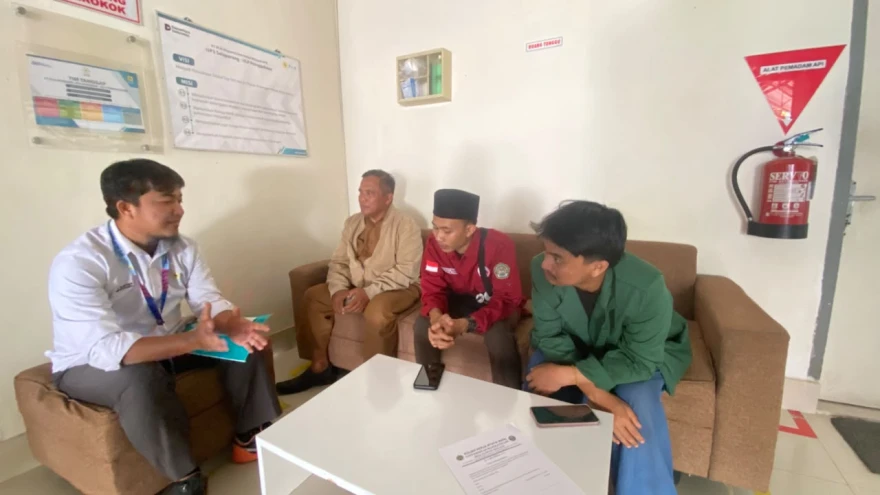 PENGAJUAN PROPOSAL LPJU OLEH MAHASISWA KKN UNIVERSITAS HAMZANWADI DAN PEMERINTAH DESA GUNUNG MALANG KECAMATAN PRINGGABAYA KE PT.PLN